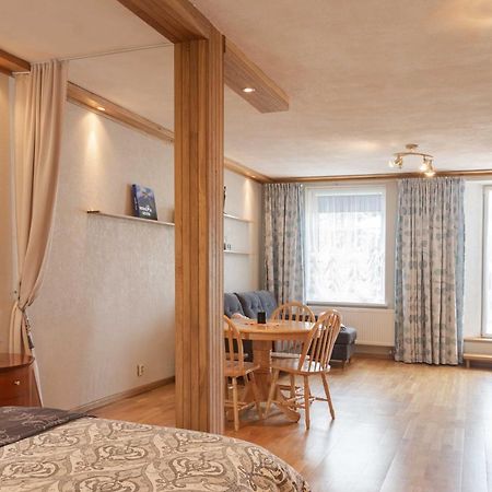 Cozy One Room Apartment With Yard Juodkrantė Exteriör bild