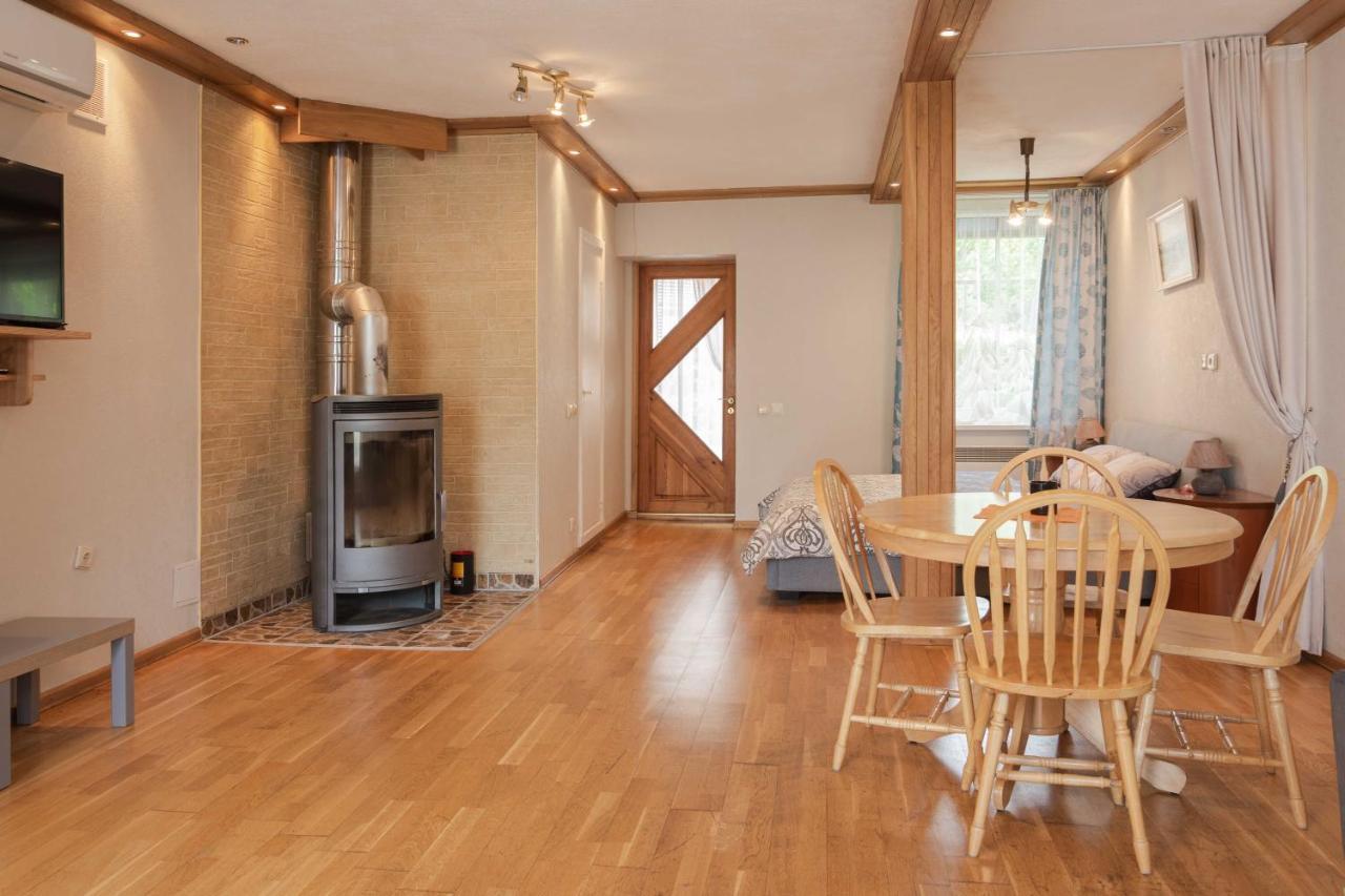Cozy One Room Apartment With Yard Juodkrantė Exteriör bild