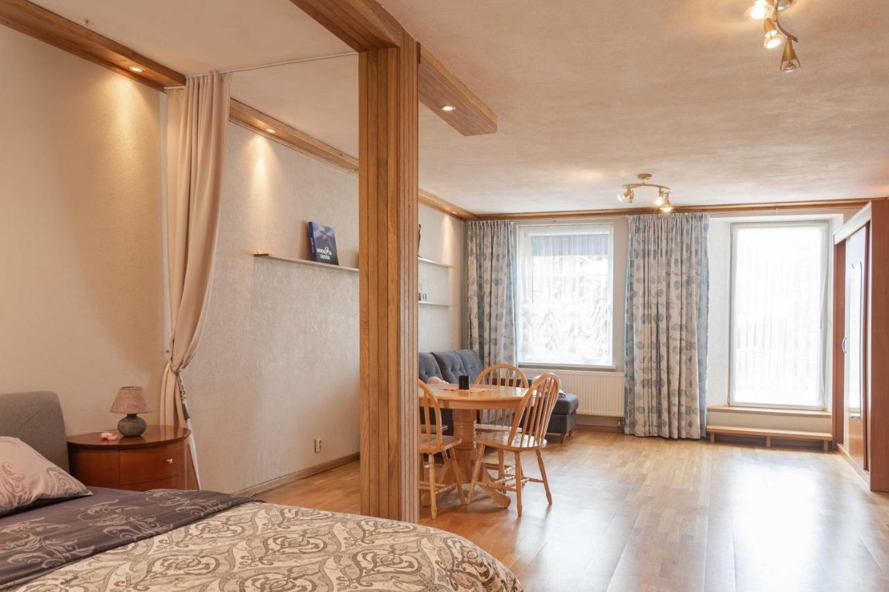 Cozy One Room Apartment With Yard Juodkrantė Exteriör bild