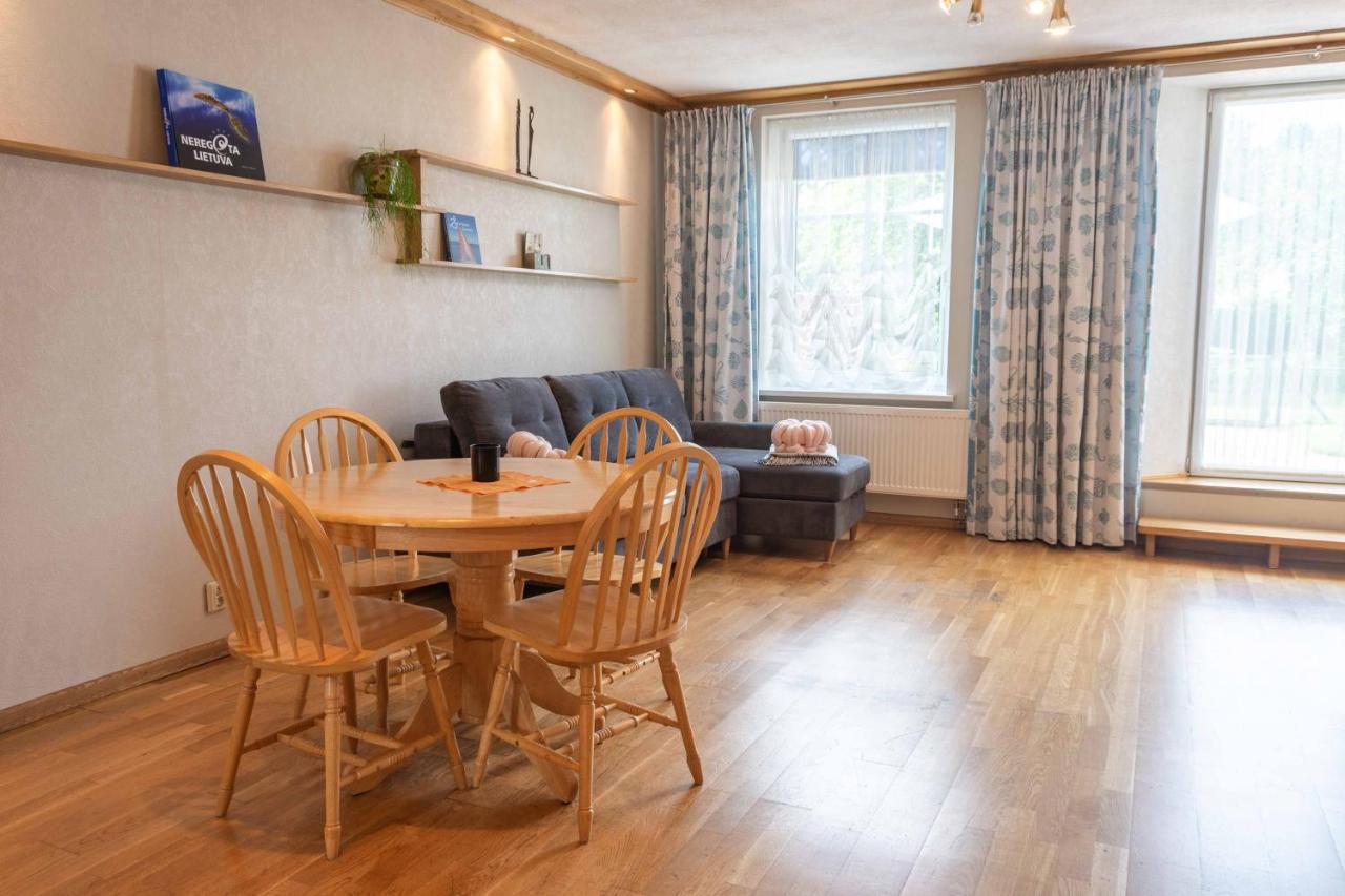 Cozy One Room Apartment With Yard Juodkrantė Exteriör bild