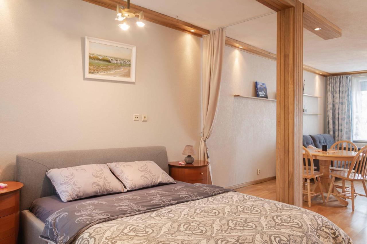 Cozy One Room Apartment With Yard Juodkrantė Exteriör bild